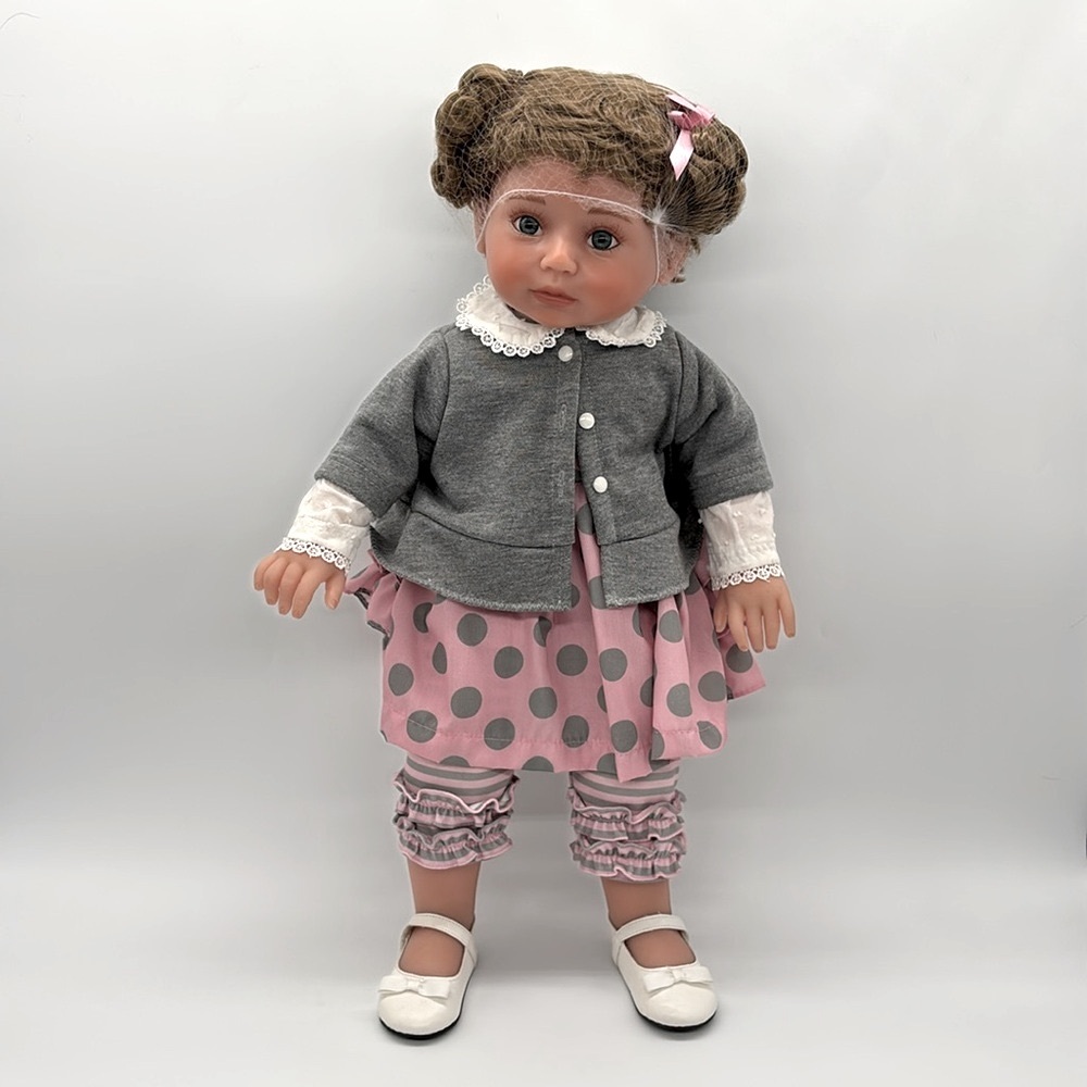 Hold That Pose-Picture Perfect Avery Doll By Ashton-Drake Galleries